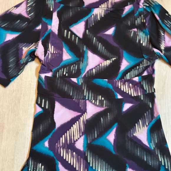 Women’s Attention Multicolor V-Neck Blouse, Size M, Short Sleeve, Stretchy, Cute - Picture 9 of 16